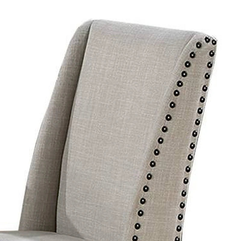 Sedie da pranzo con schienale ad ala, set da 2, legno rovere marrone, tessuto beige, finiture borchiate