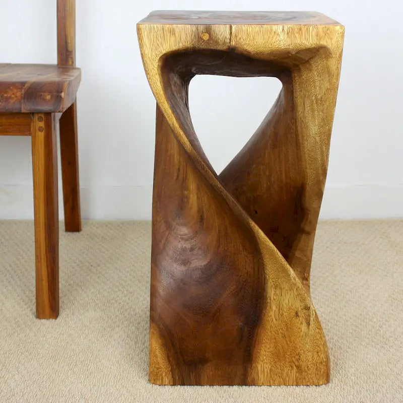 Sgabello Twist in Legno Massello 12 x 12 x 23 in – Finitura Olio Noce