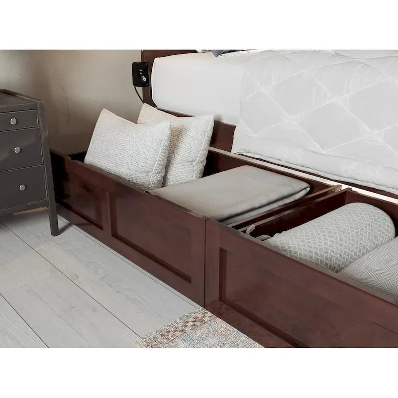 Letto a piattaforma con pediera e 2 cassetti portaoggetti